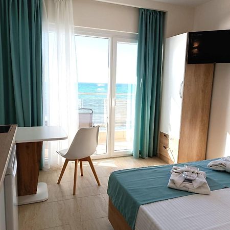 Navarino Luxe Suites Peraia (Thessaloniki) Exterior foto
