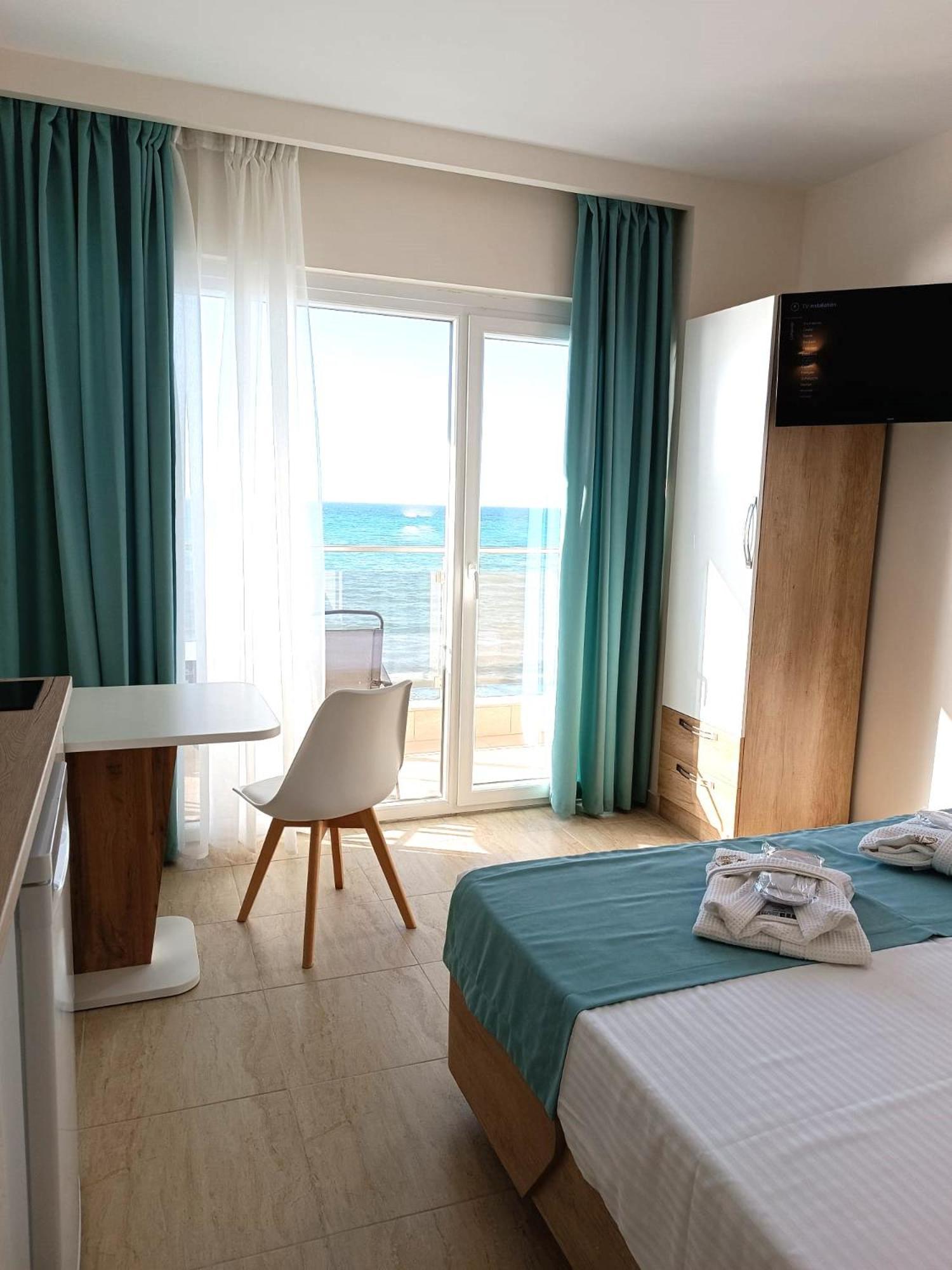 Navarino Luxe Suites Peraia (Thessaloniki) Exterior foto