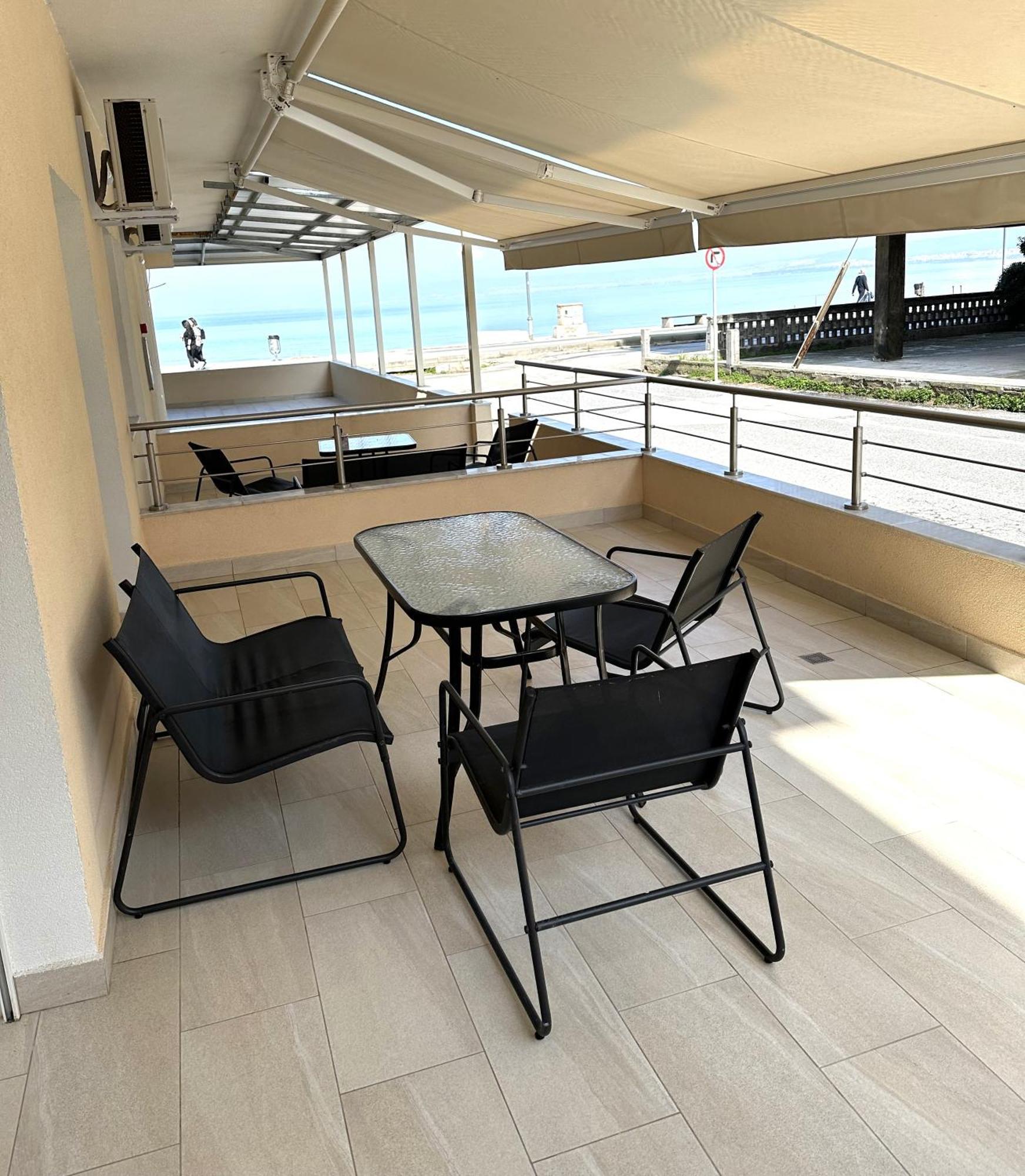 Navarino Luxe Suites Peraia (Thessaloniki) Exterior foto