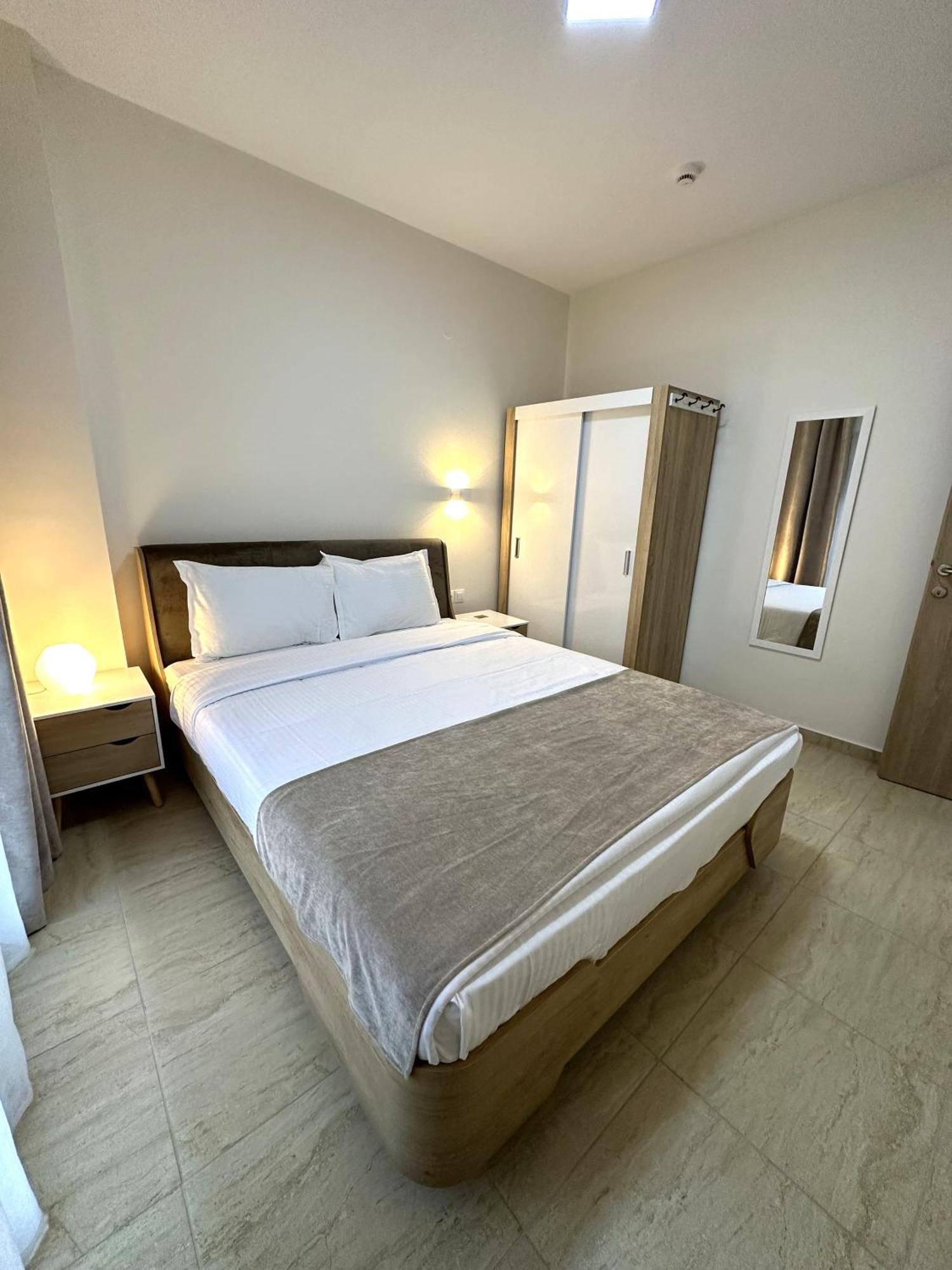 Navarino Luxe Suites Peraia (Thessaloniki) Exterior foto