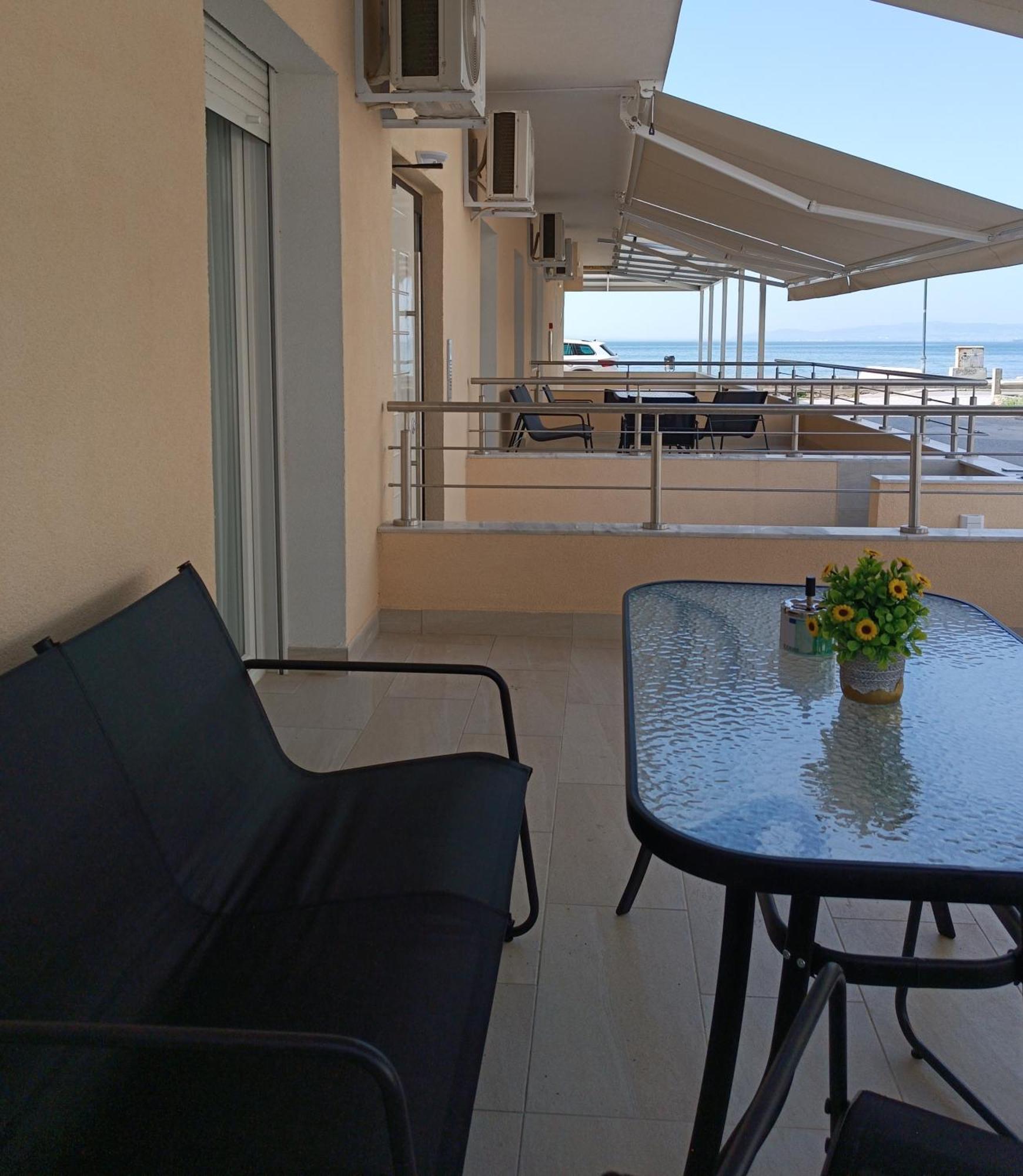 Navarino Luxe Suites Peraia (Thessaloniki) Exterior foto