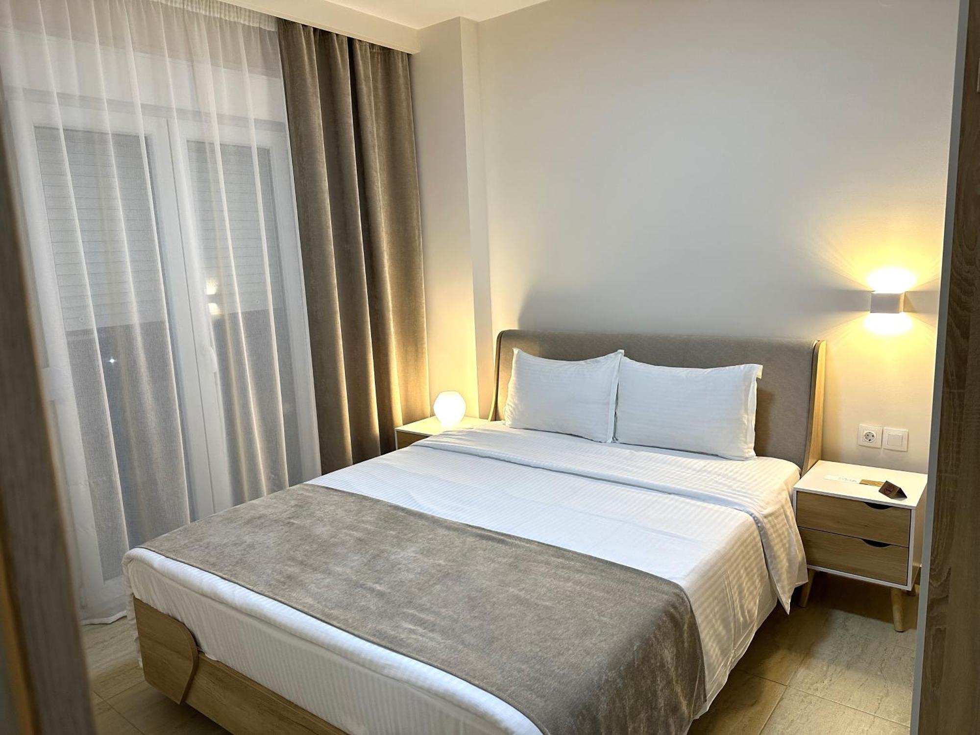 Navarino Luxe Suites Peraia (Thessaloniki) Exterior foto