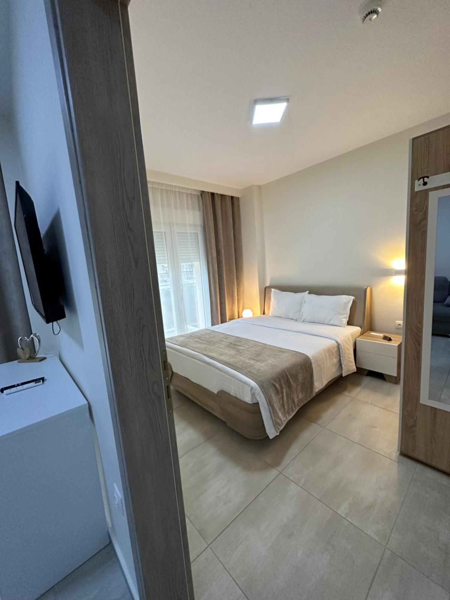Navarino Luxe Suites Peraia (Thessaloniki) Exterior foto