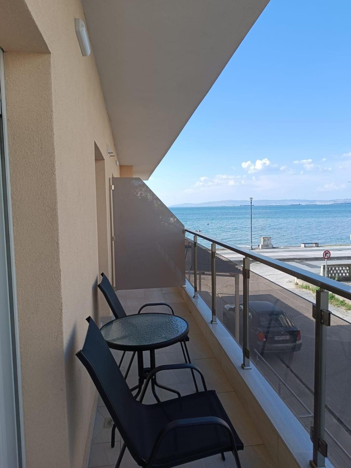 Navarino Luxe Suites Peraia (Thessaloniki) Exterior foto