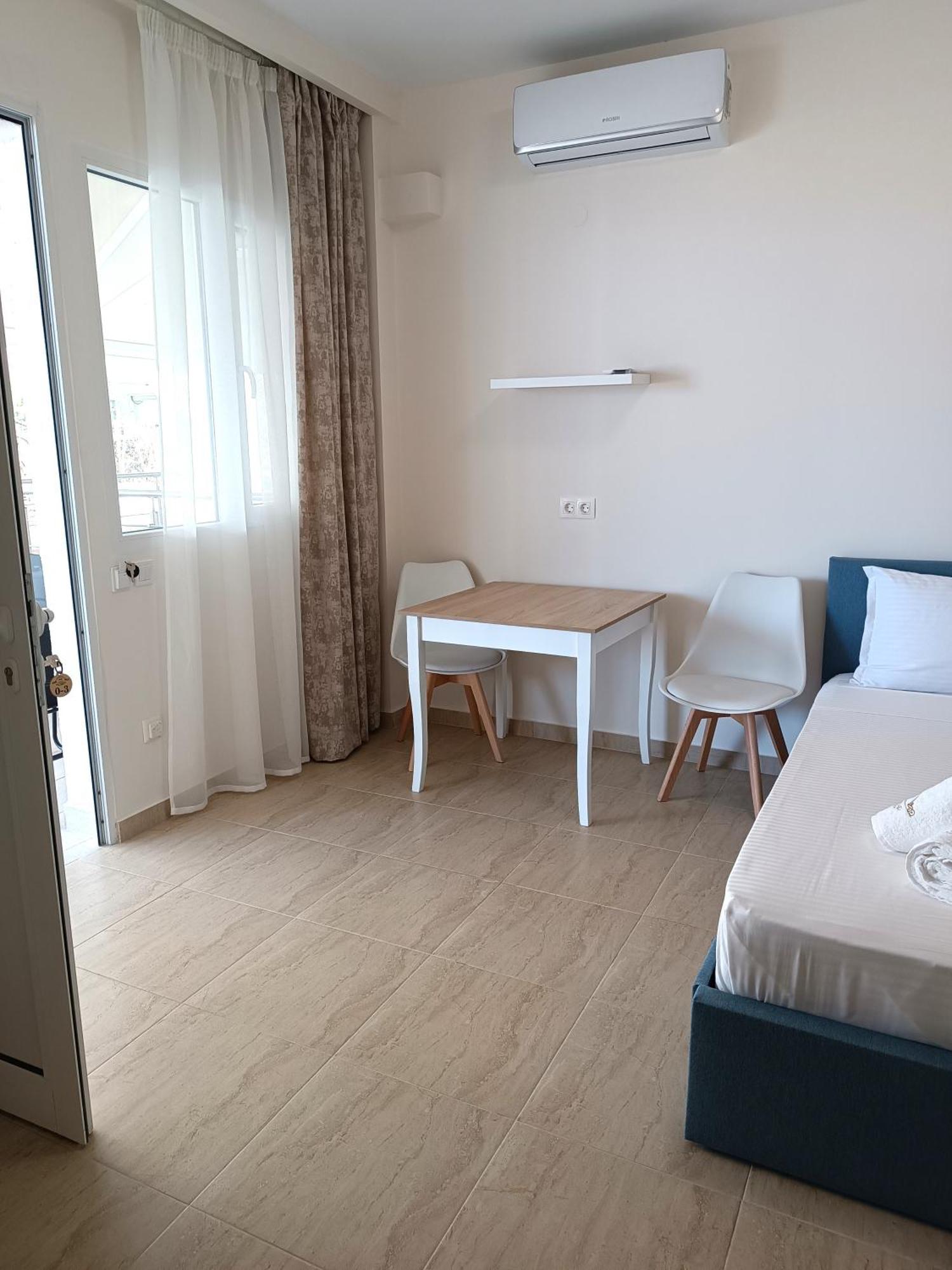 Navarino Luxe Suites Peraia (Thessaloniki) Exterior foto