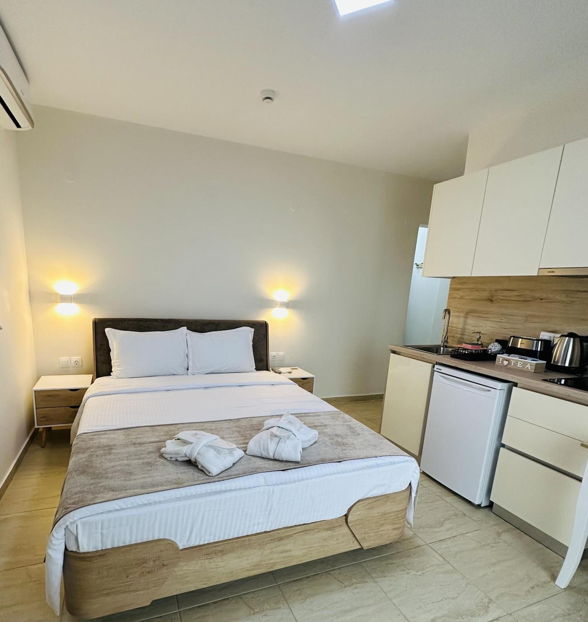 Navarino Luxe Suites Peraia (Thessaloniki) Exterior foto