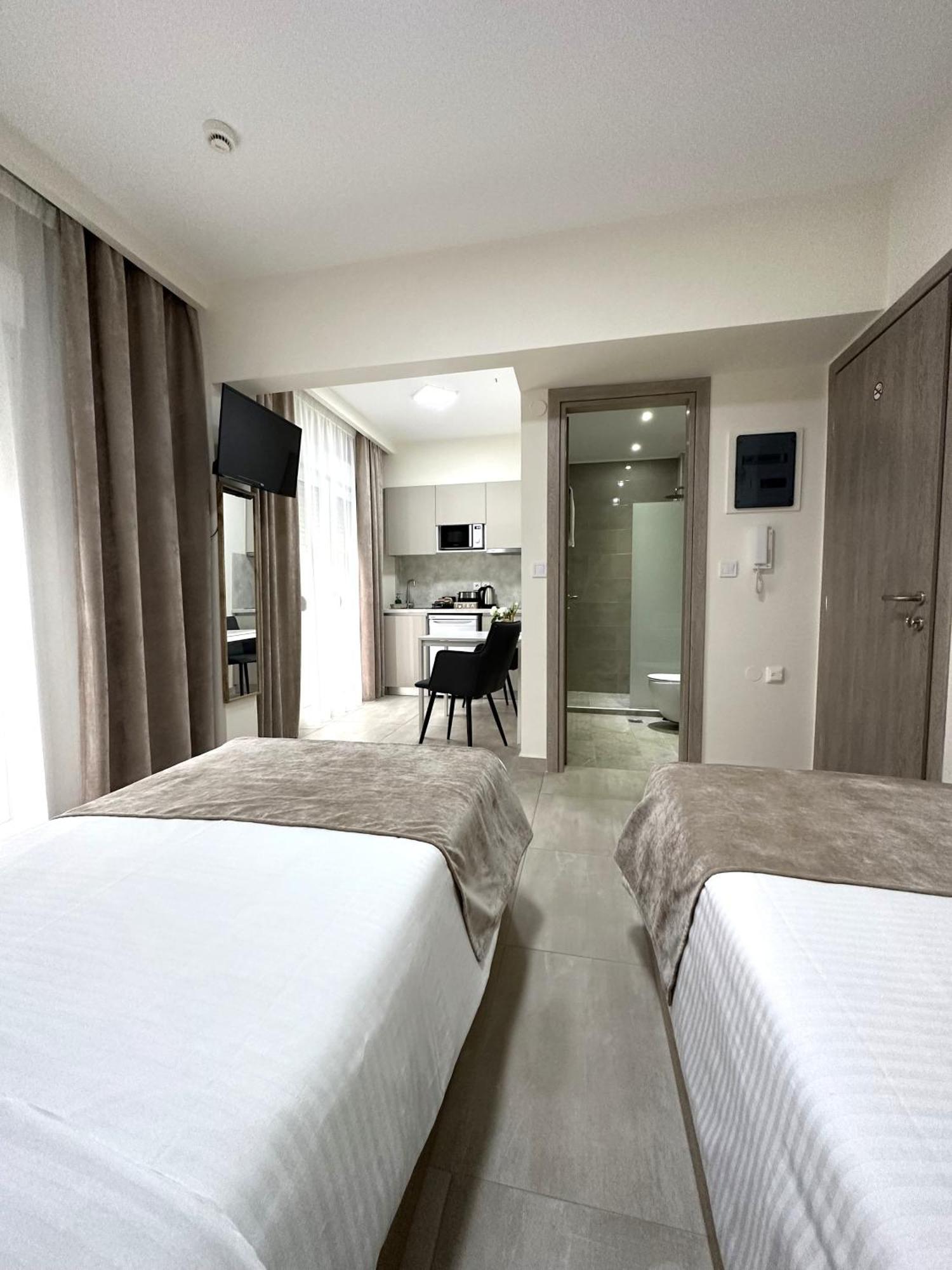Navarino Luxe Suites Peraia (Thessaloniki) Exterior foto