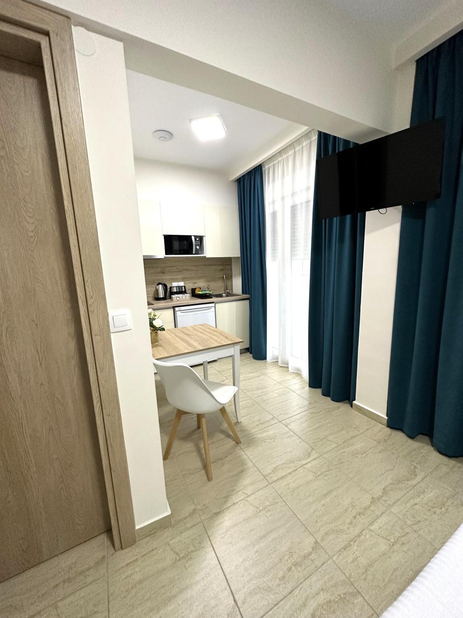 Navarino Luxe Suites Peraia (Thessaloniki) Exterior foto