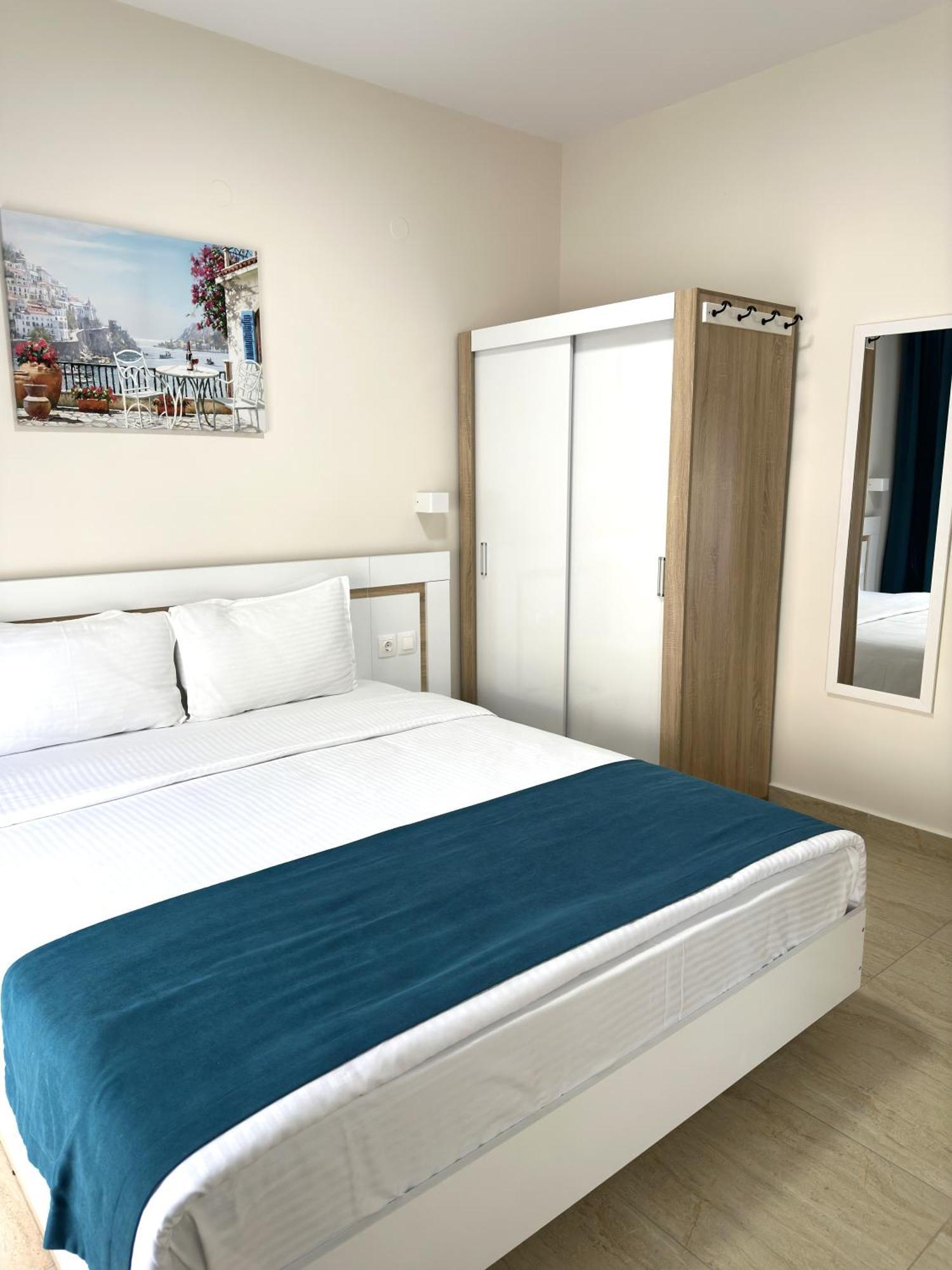 Navarino Luxe Suites Peraia (Thessaloniki) Exterior foto