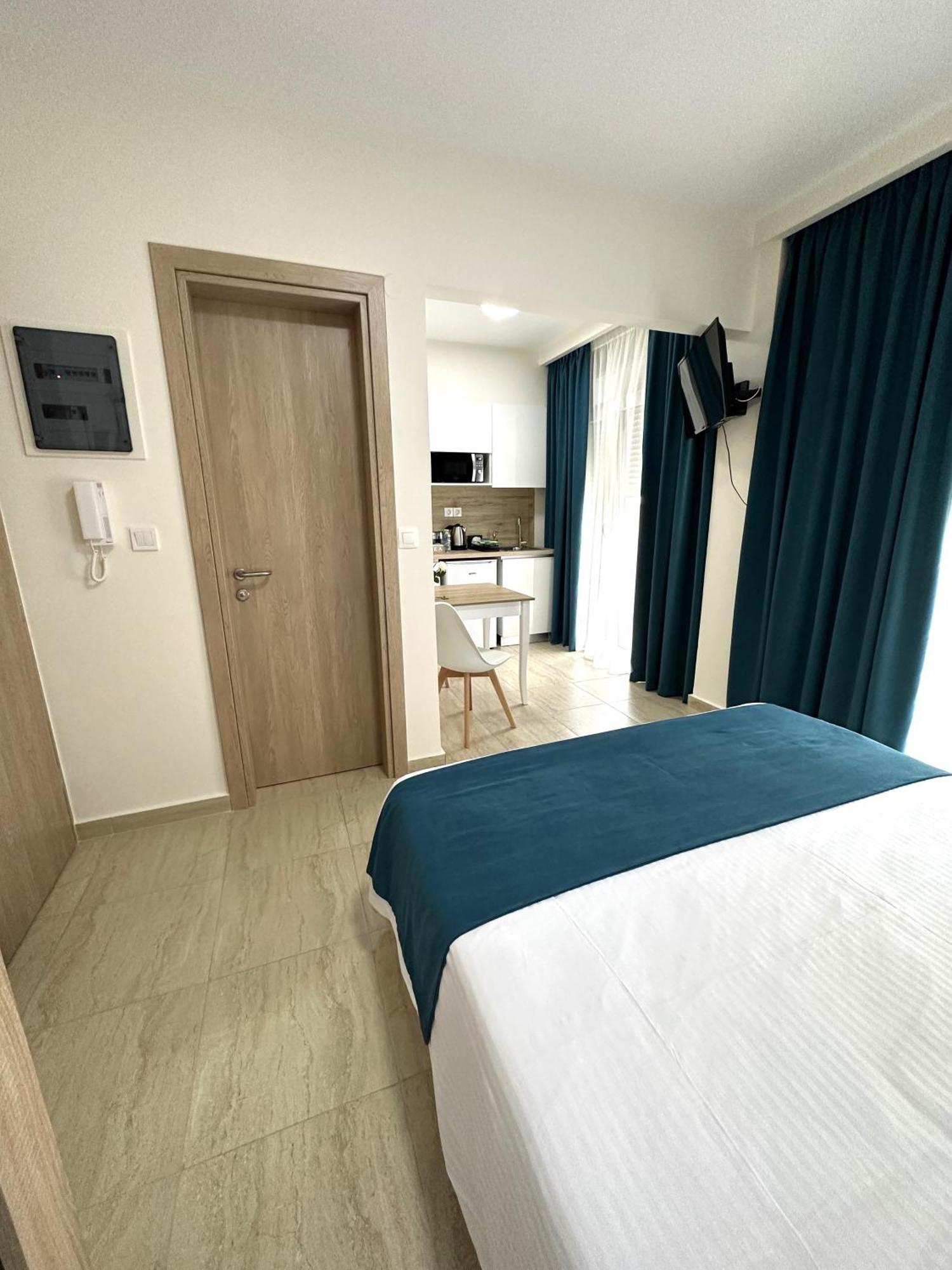 Navarino Luxe Suites Peraia (Thessaloniki) Exterior foto